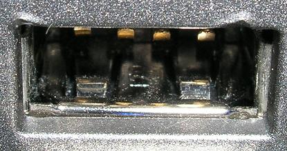 Деформированный порт USB
