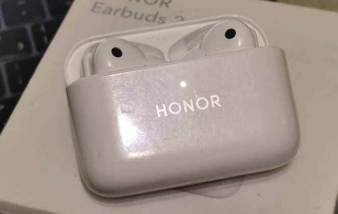 Открытый кейс Honor Earbuds 2 Lite 
